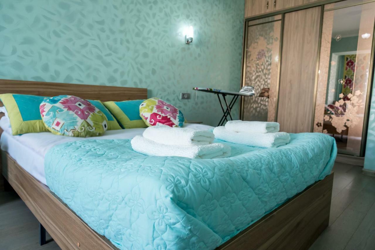 Spacious And Cozy Apartment In Bishkek Center Eksteriør billede