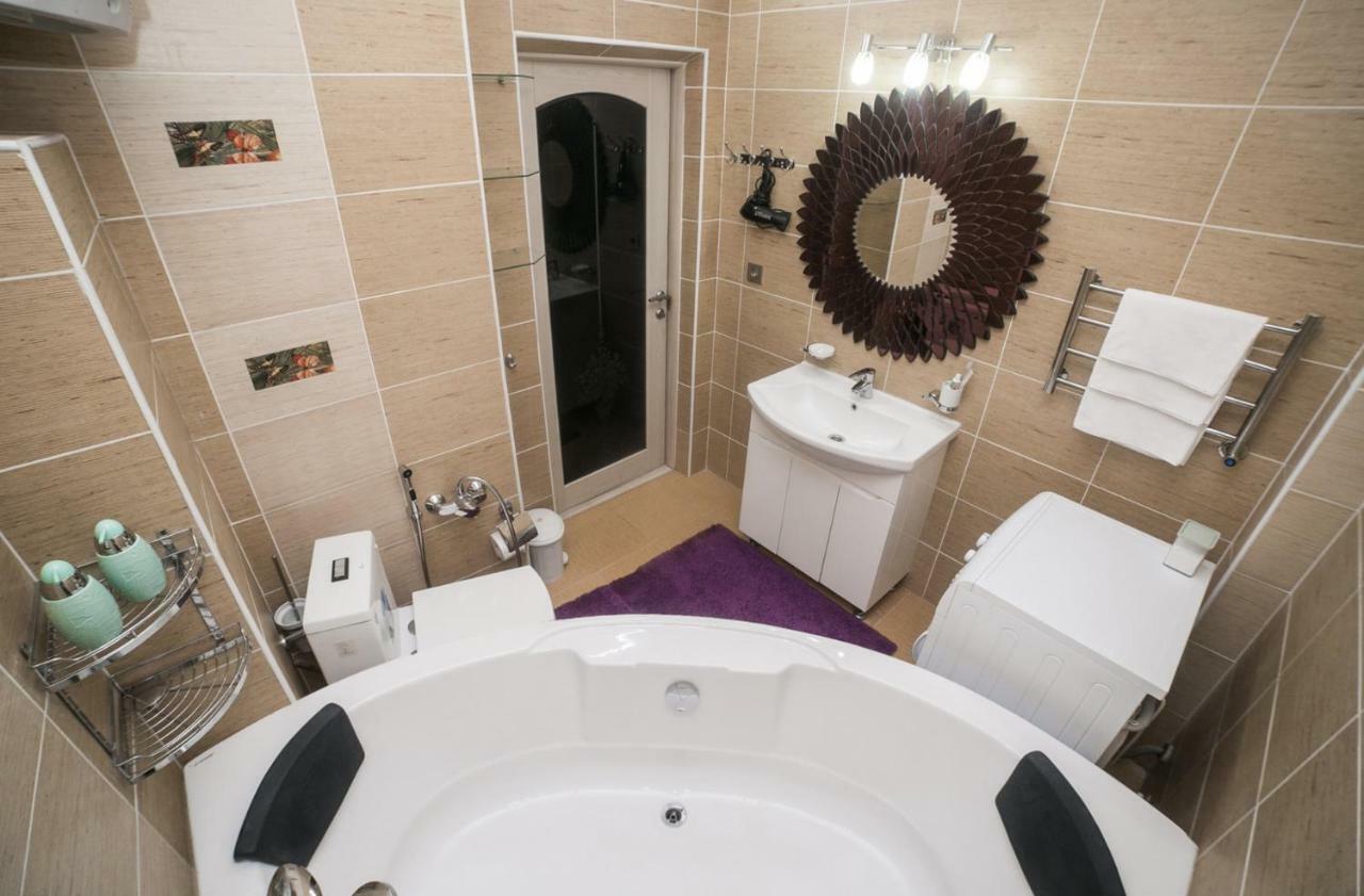 Spacious And Cozy Apartment In Bishkek Center Eksteriør billede