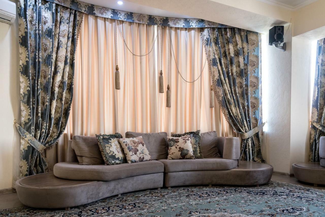 Spacious And Cozy Apartment In Bishkek Center Eksteriør billede